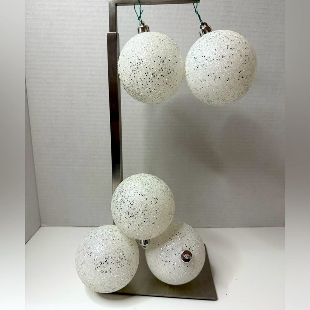 Holidays balls white and silver.. for several occasions 10" circle 5 pcs total